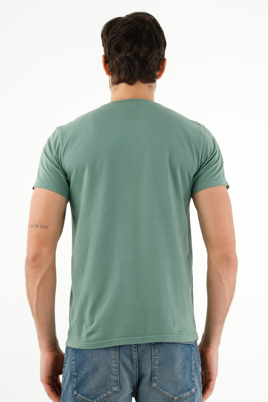 Camiseta verde con mini bordado para hombre