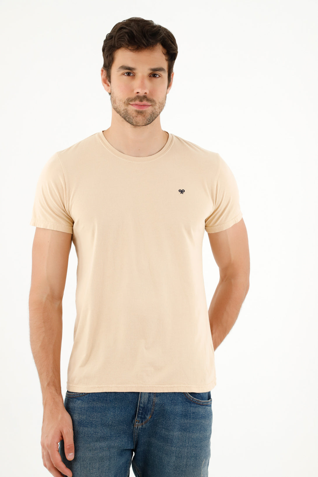 Camiseta café con mini bordado para hombre