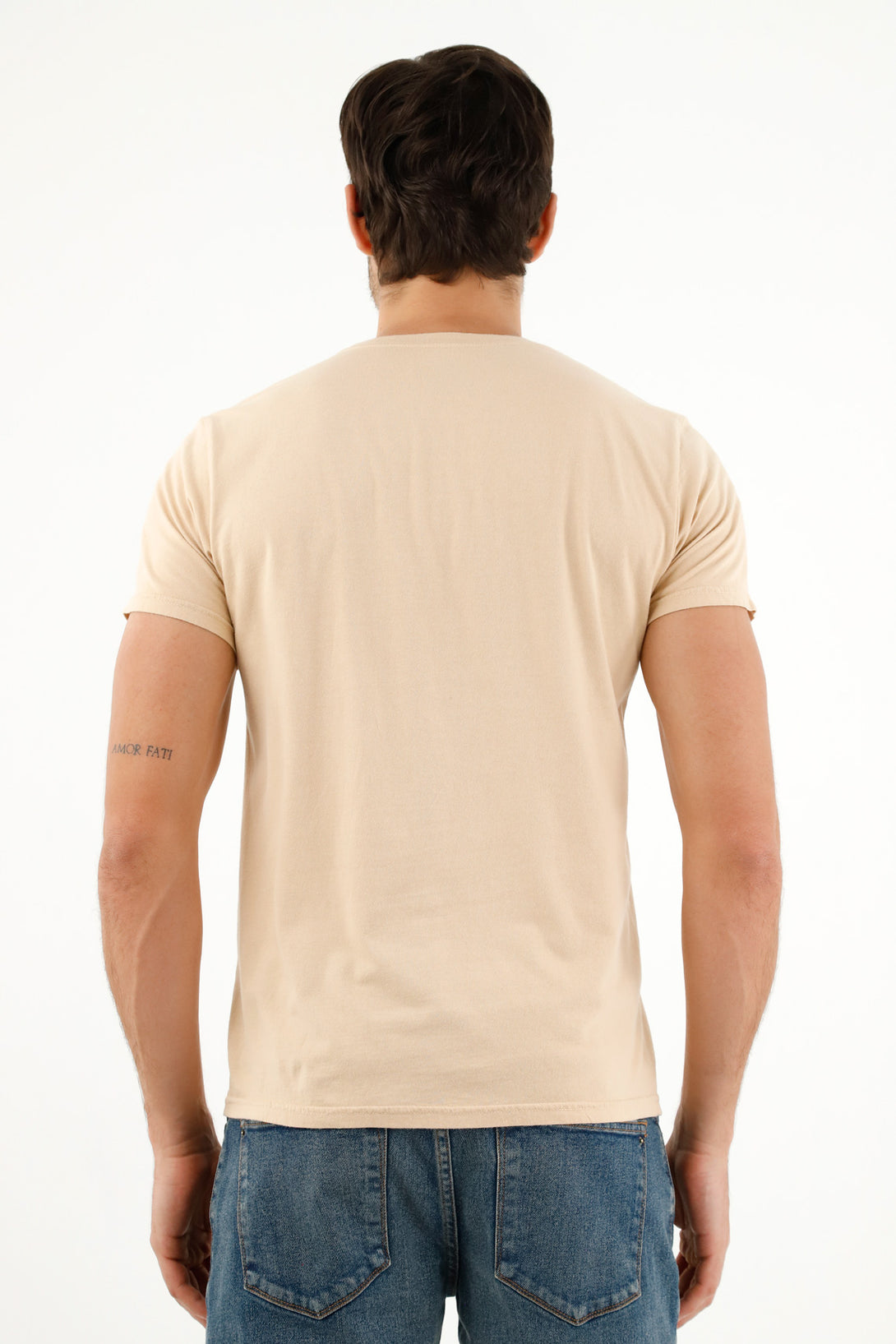 Camiseta café con mini bordado para hombre