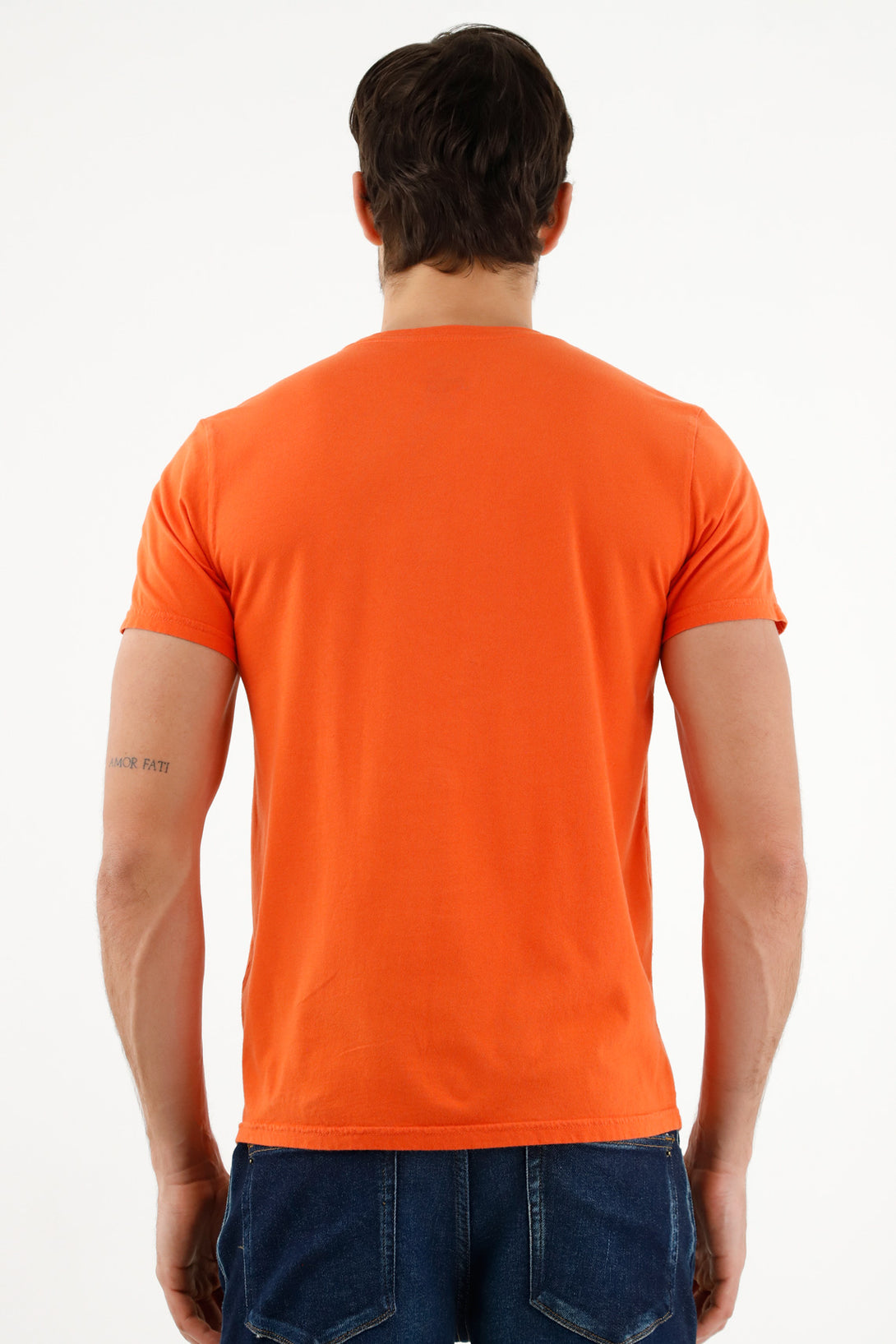 Camiseta naranja con mini bordado para hombre