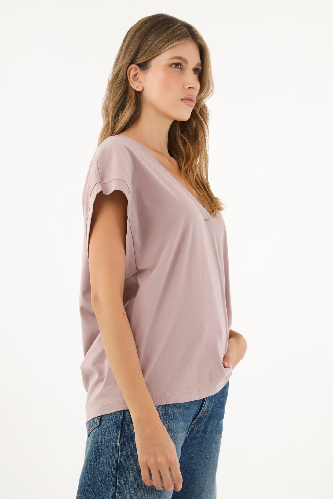 Camiseta con escote en V rosada para mujer