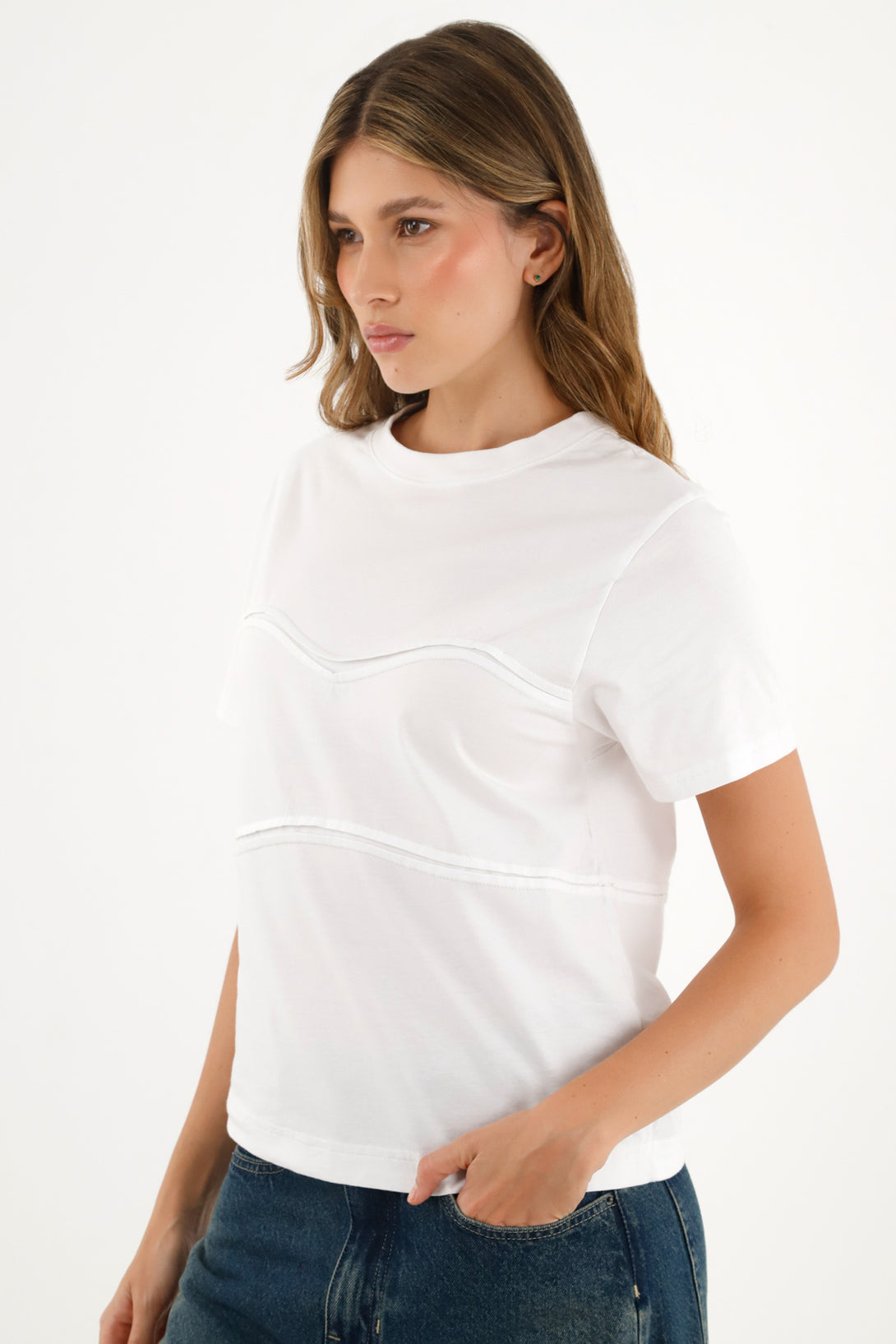 Camiseta blanca con corte en frente para mujer