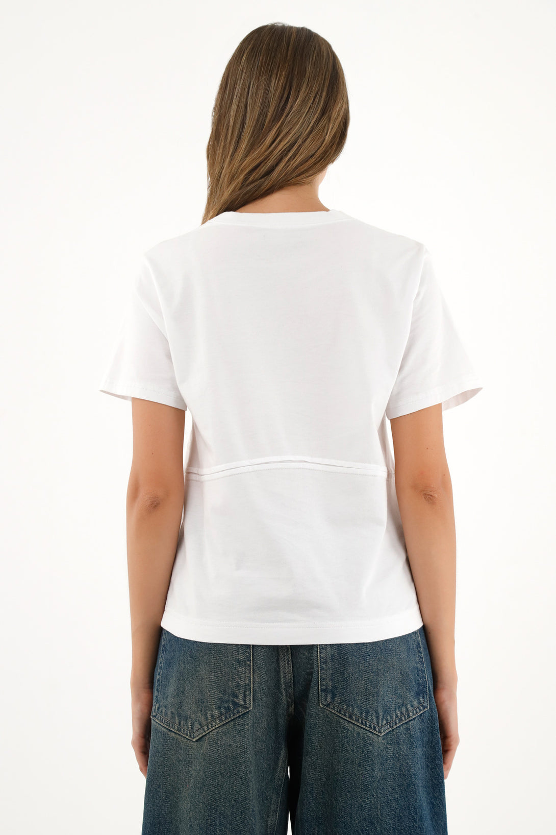 Camiseta blanca con corte en frente para mujer