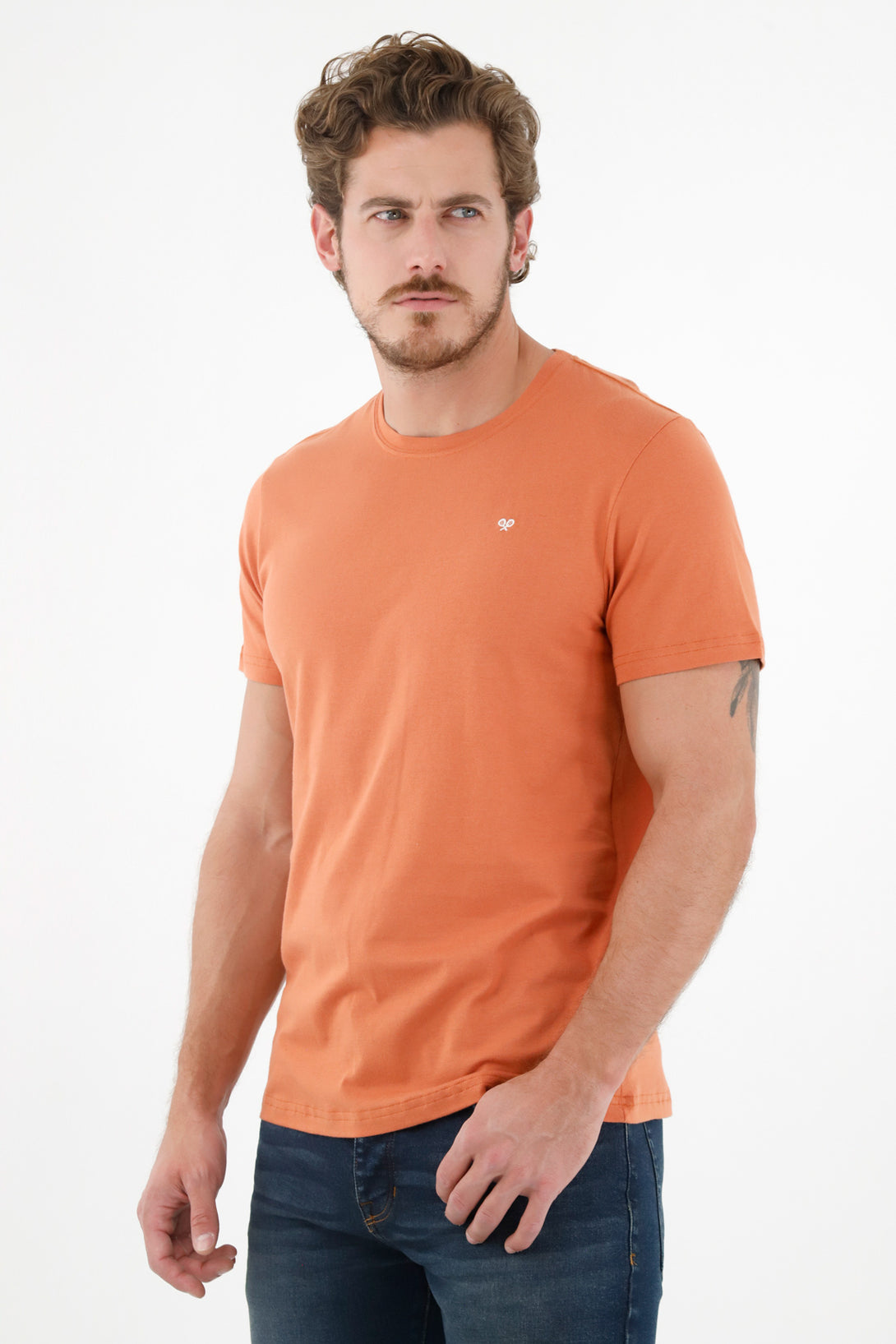 Camiseta naranja estampada en espalda para hombre