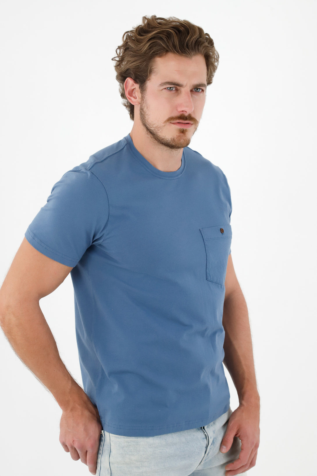 Camiseta azul con bolsillo para hombre