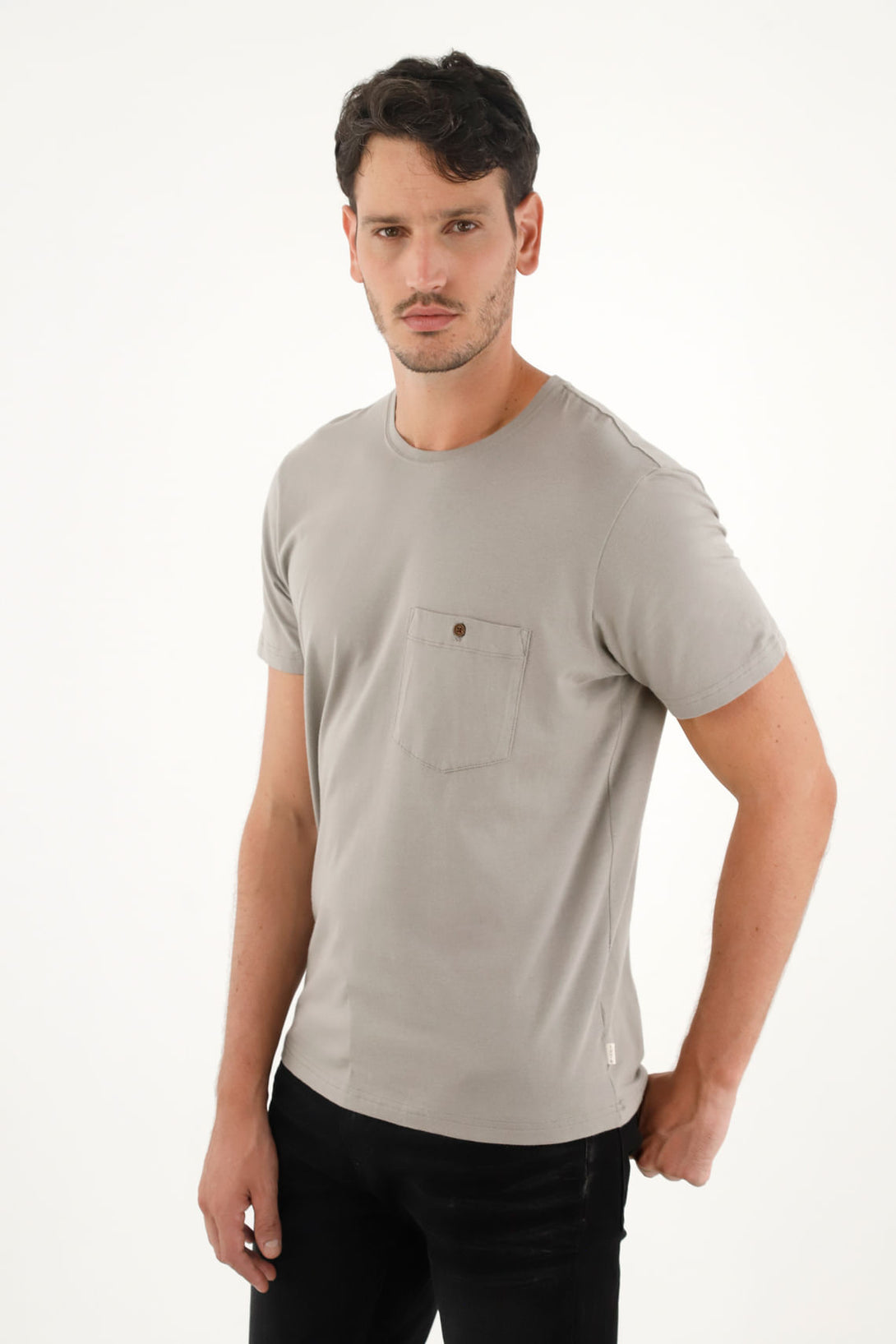 Camiseta gris con bolsillo para hombre