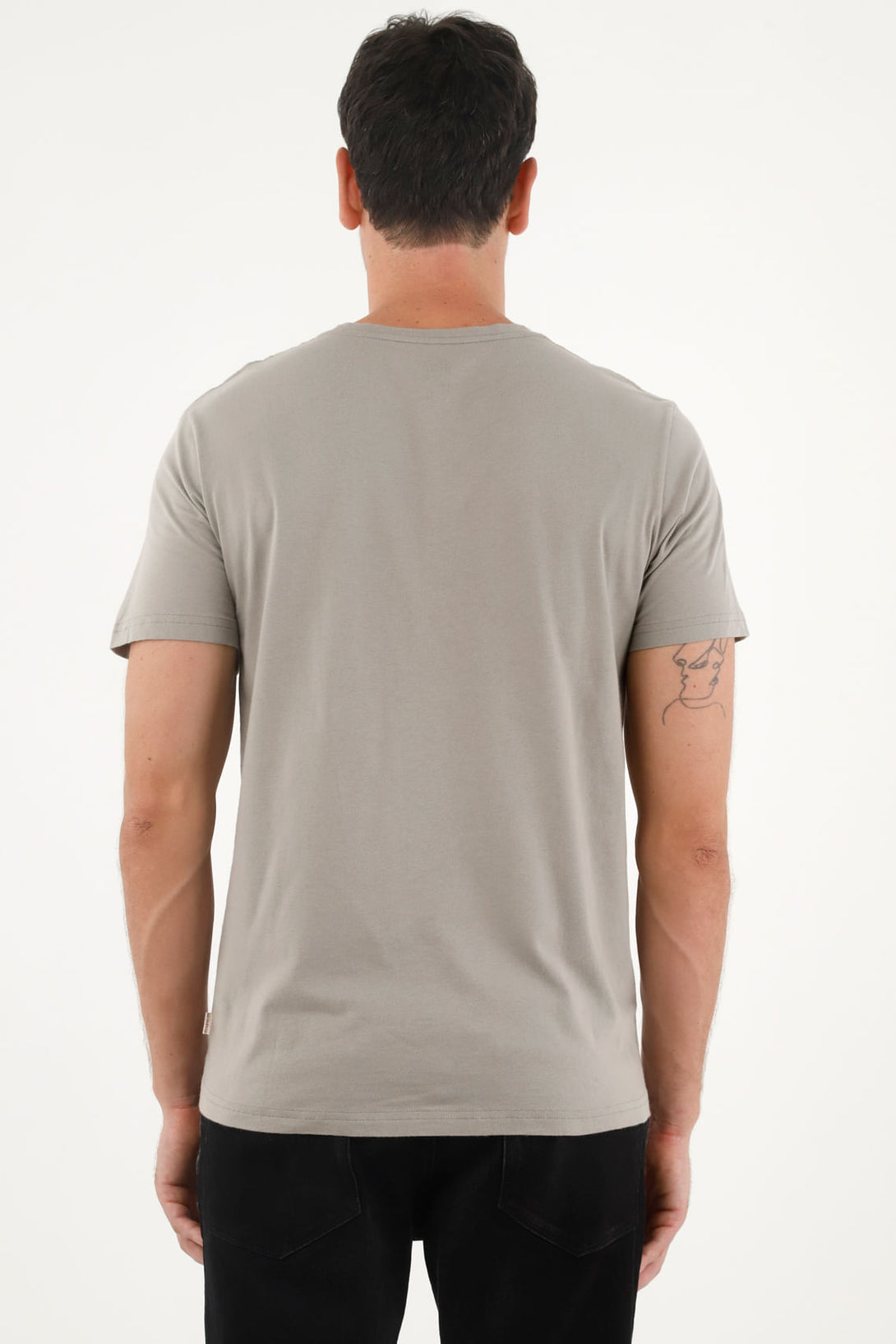 Camiseta gris con bolsillo para hombre