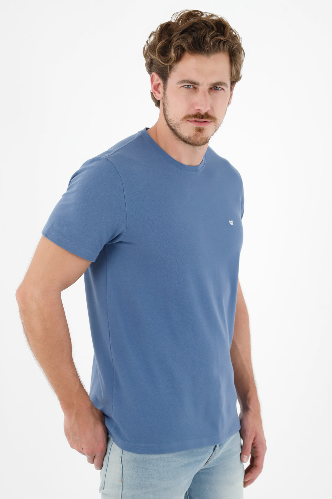 Camiseta azul con raqueta bordada para hombre