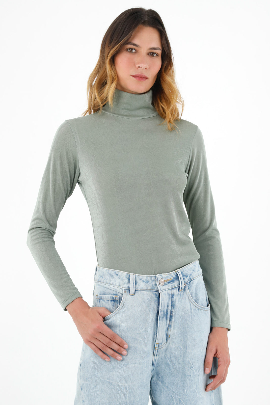 Camiseta verde de cuello alto para mujer