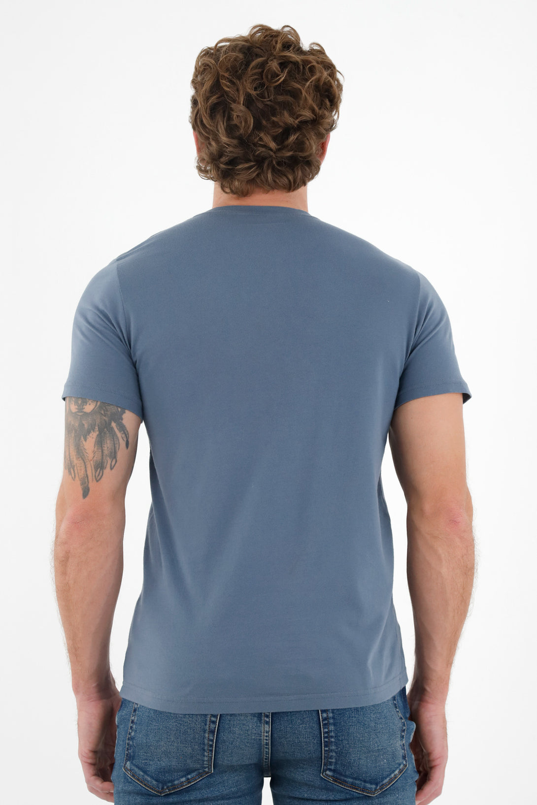 Camiseta azul con mini bordado para hombre