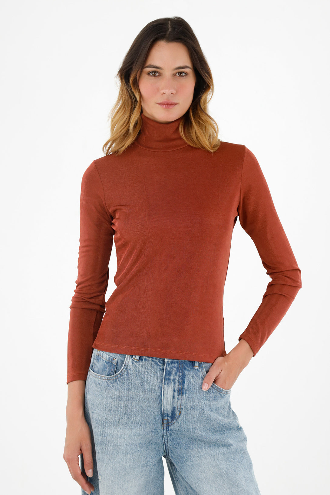 Camiseta naranja de cuello alto para mujer