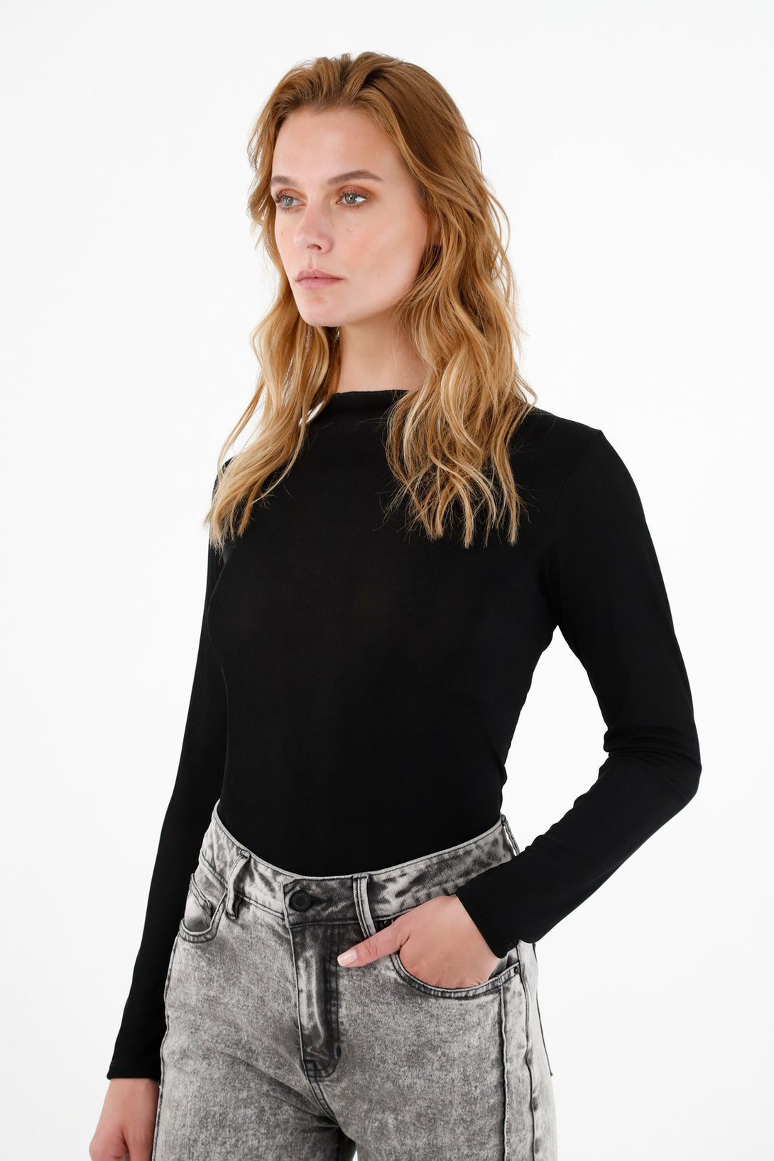 Women's Black Long Sleeve T-Shirt