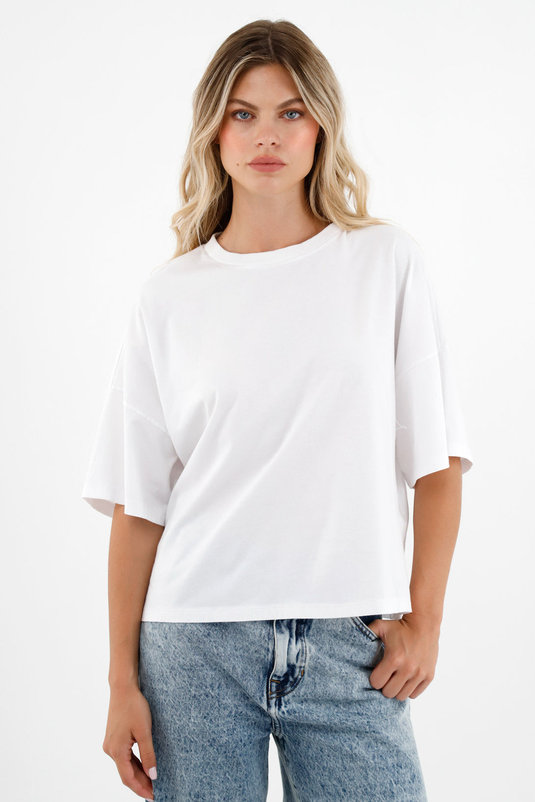 Camiseta blanca cuello redondo para mujer