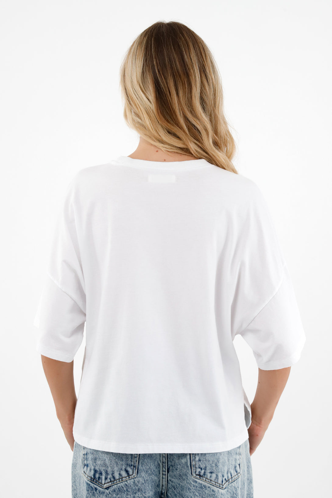 Camiseta blanca cuello redondo para mujer