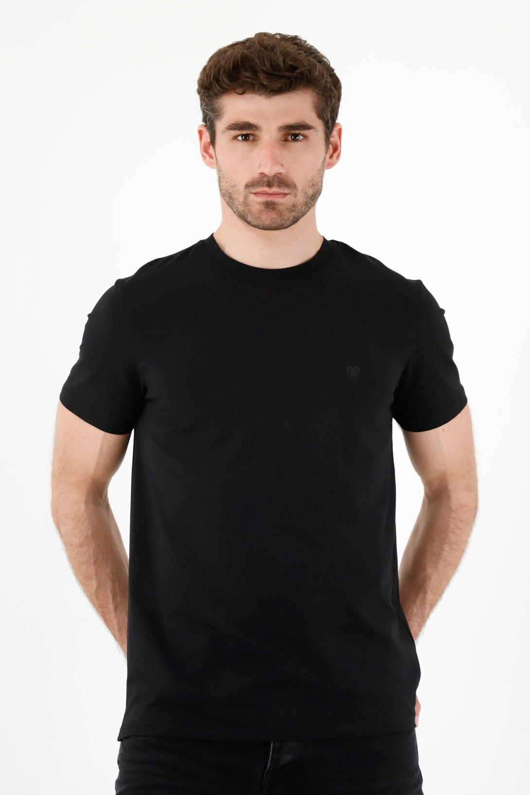 Camiseta negra cuello redondo para hombre