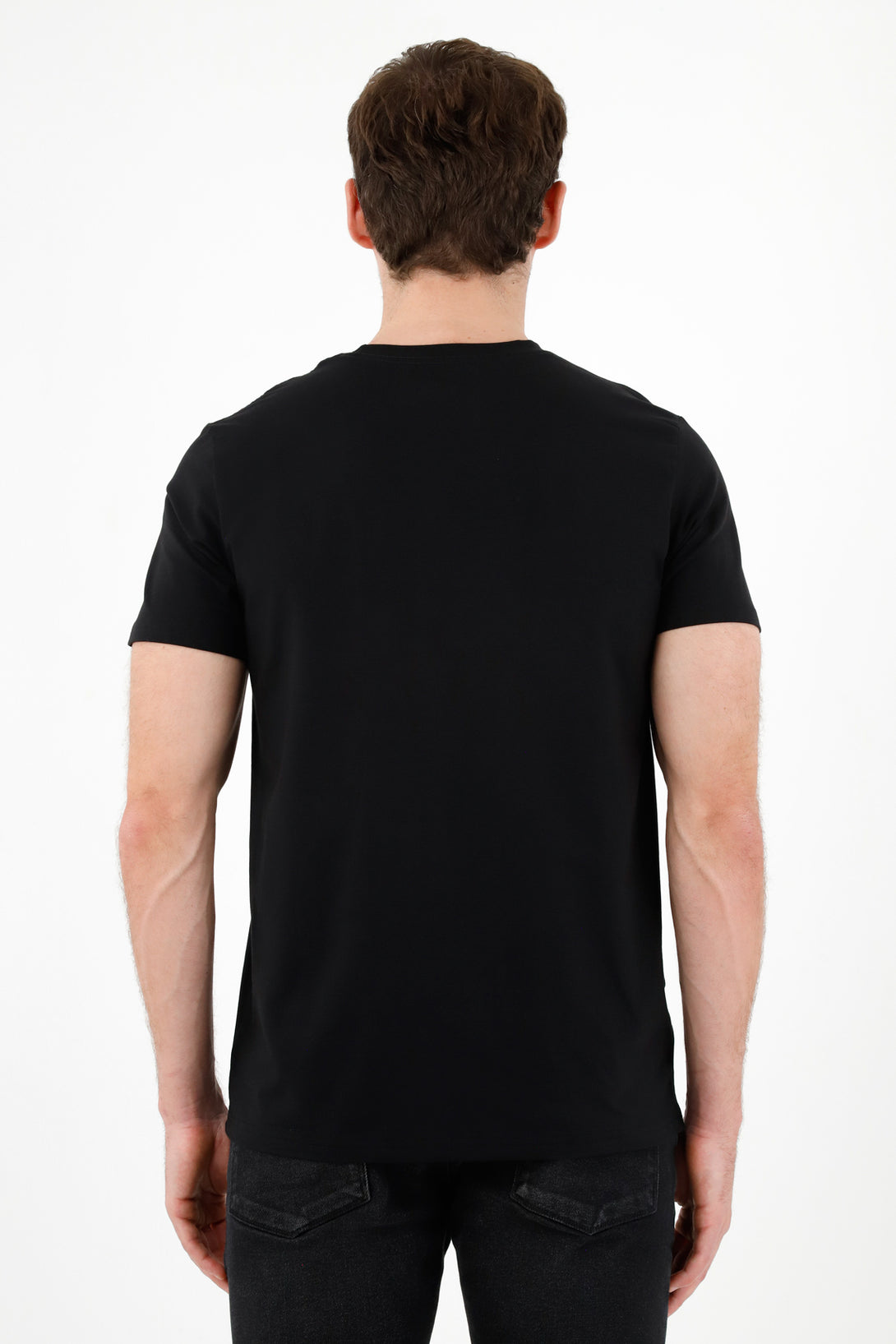 Camiseta negra cuello redondo para hombre