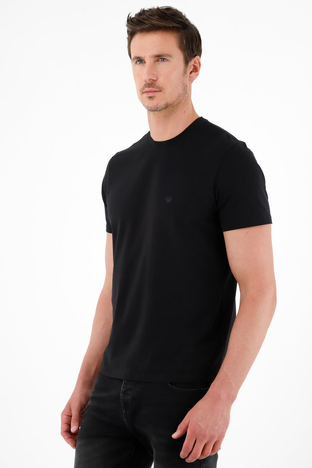 Camiseta negra cuello redondo para hombre