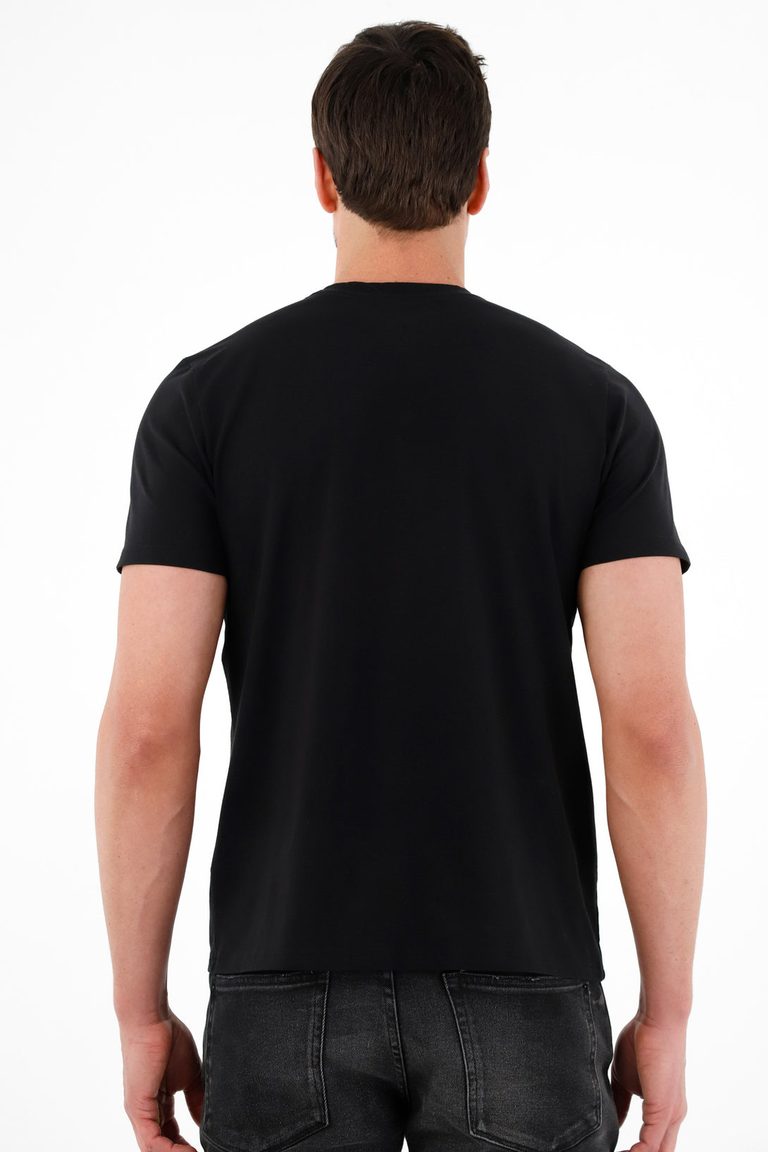 Camiseta negra cuello redondo para hombre