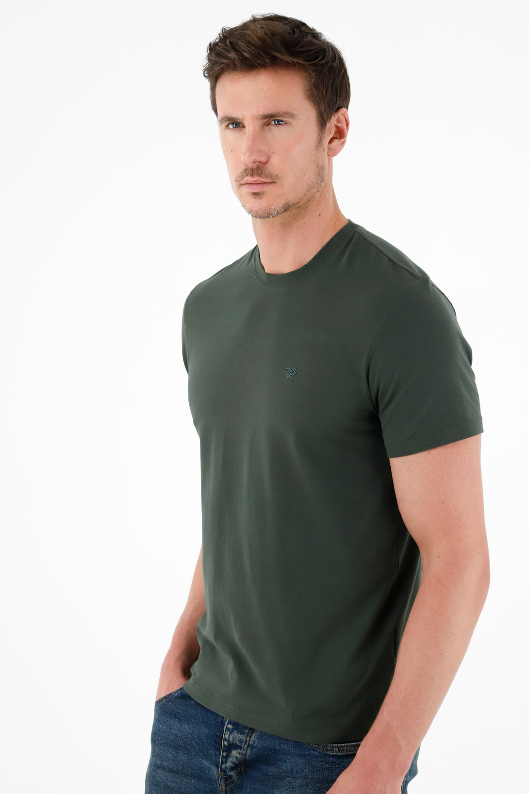 Camiseta verde con raqueta bordada para hombre