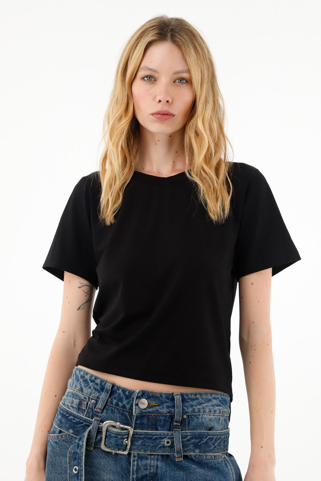 Women's Black Fitted Short-Sleeve T-Shirt