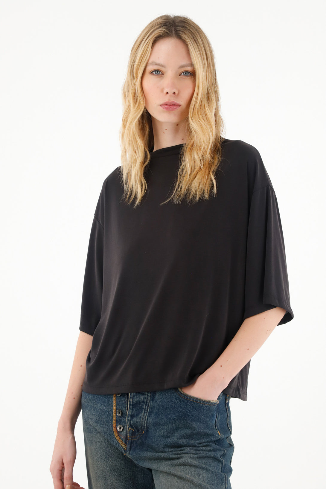 Women's Oversized Black Short-Sleeve T-Shirt