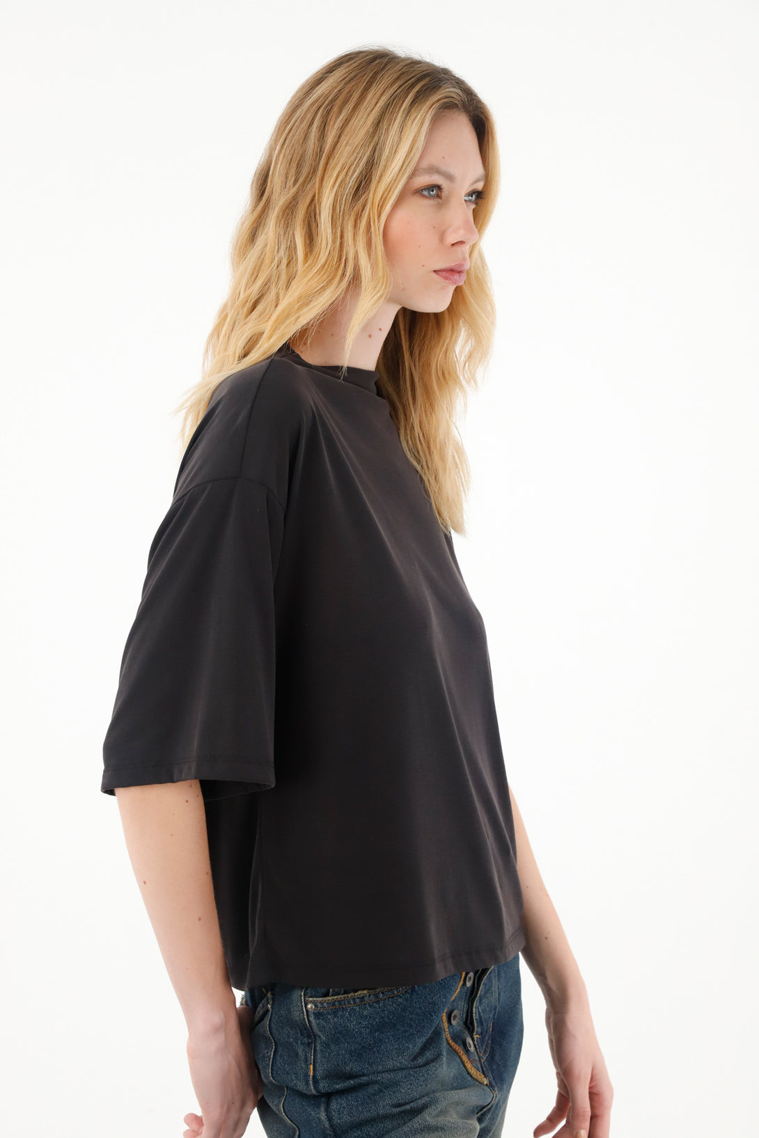 Women's Oversized Black Short-Sleeve T-Shirt