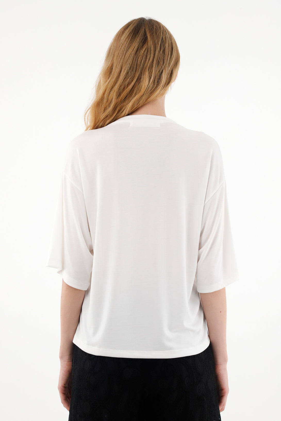 Camiseta cuello alto crudo oversize para mujer