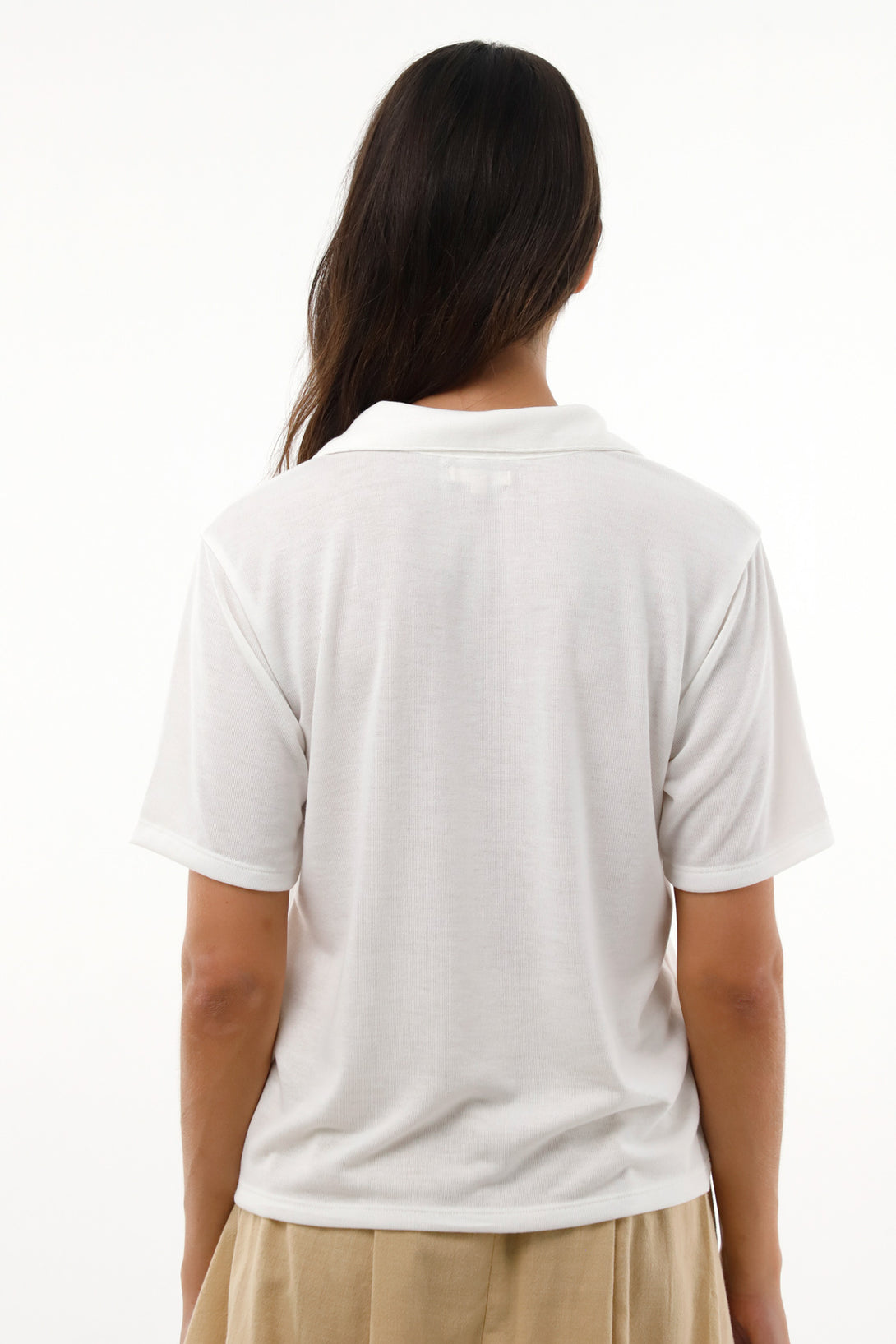 Camiseta blanca tipo polo para mujer