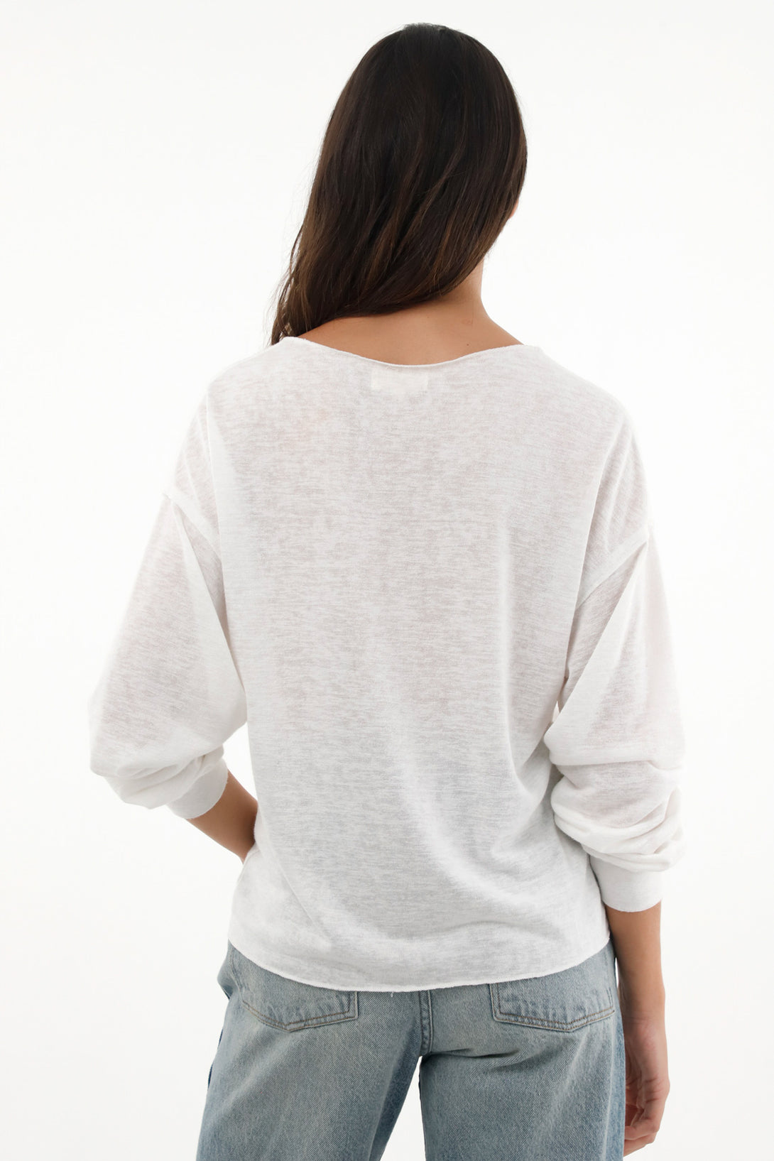 Camiseta blanca con escote tipo bandeja oversize para mujer