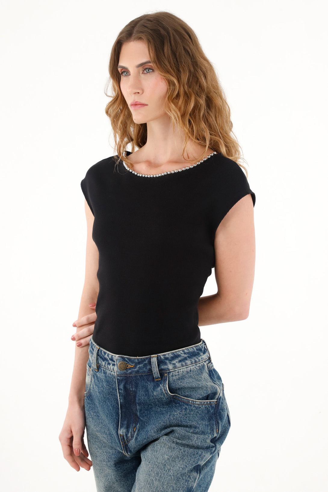 Women's black platter collar t-shirt