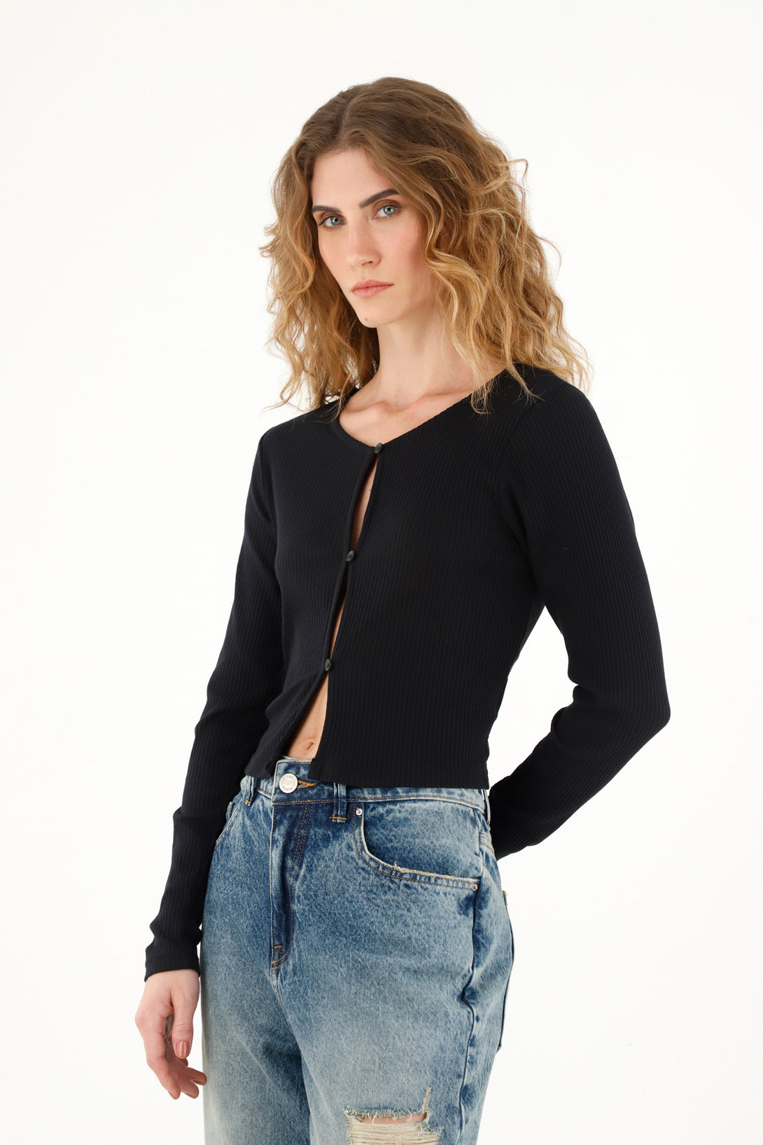 Women's black button-up cropped t-shirt