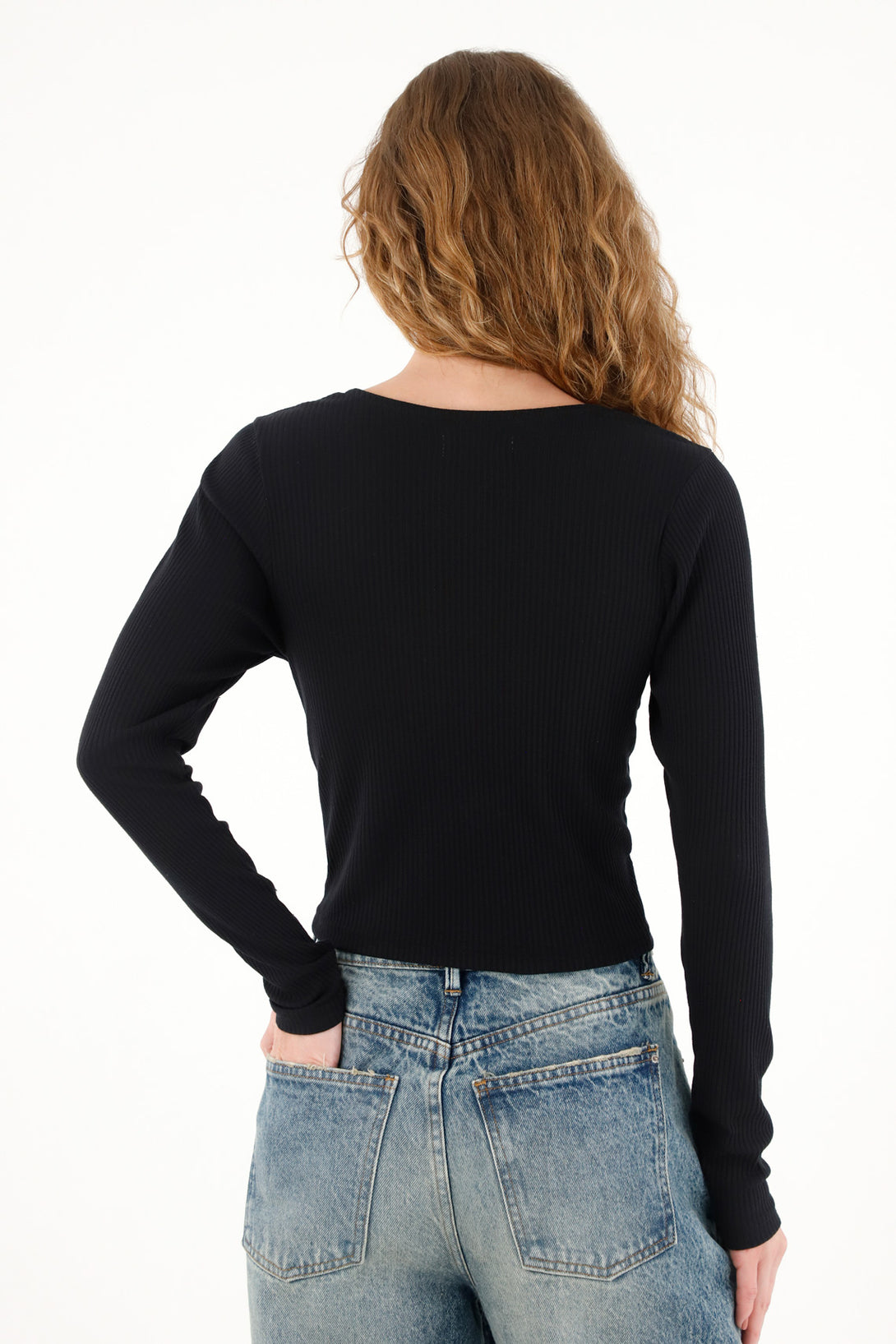 Women's black button-up cropped t-shirt