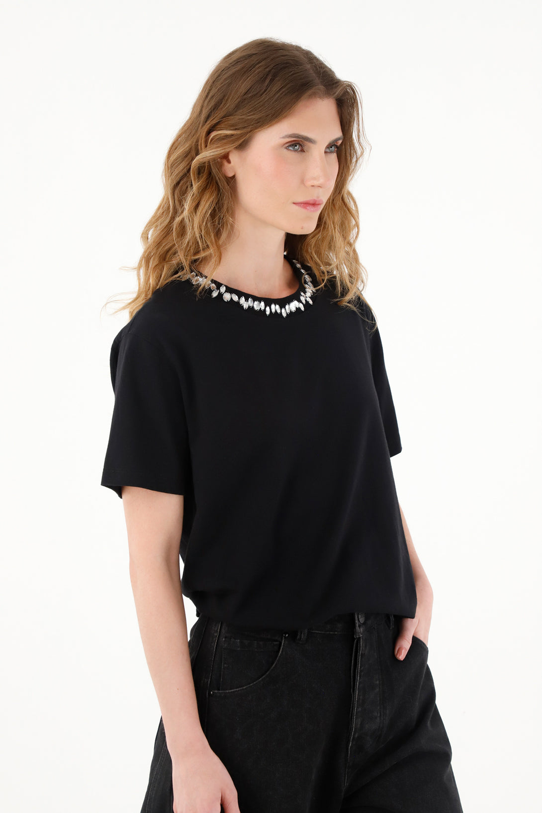 Women's oversized black t-shirt with sparkle appliquÃ©s