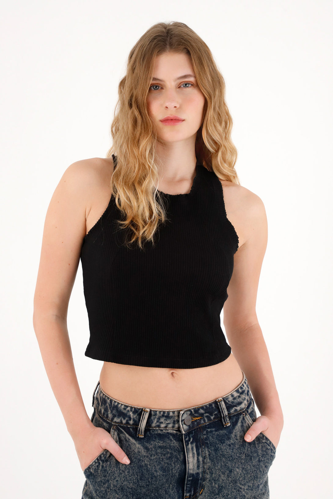 Women's black sleeveless ribbed t-shirt