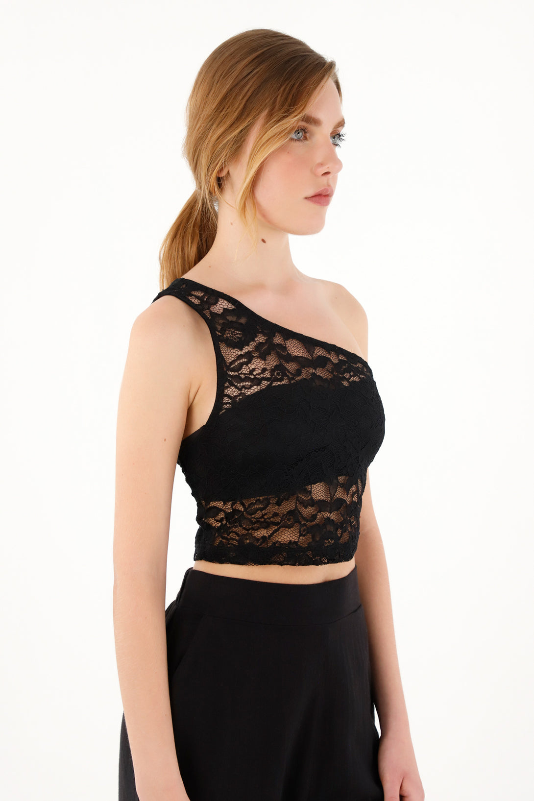 Women's one-shoulder knitted black crop top