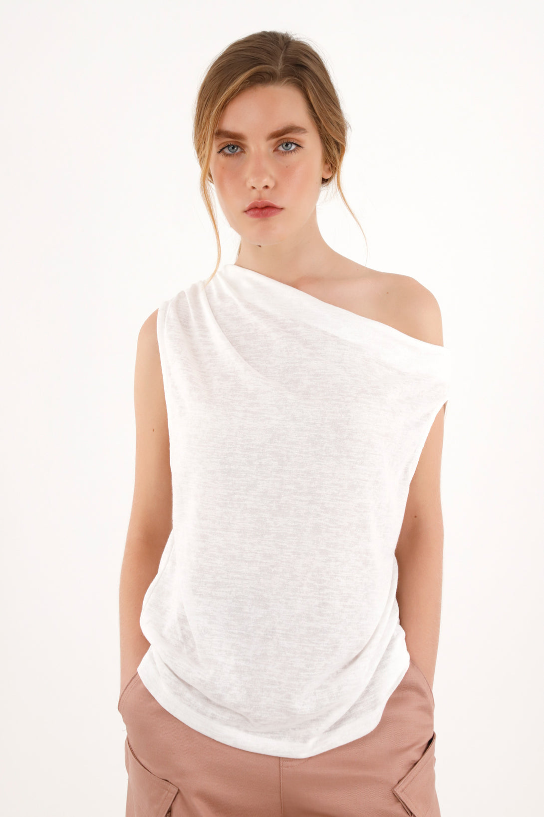 Women's Asymmetrical Hem White T-Shirt