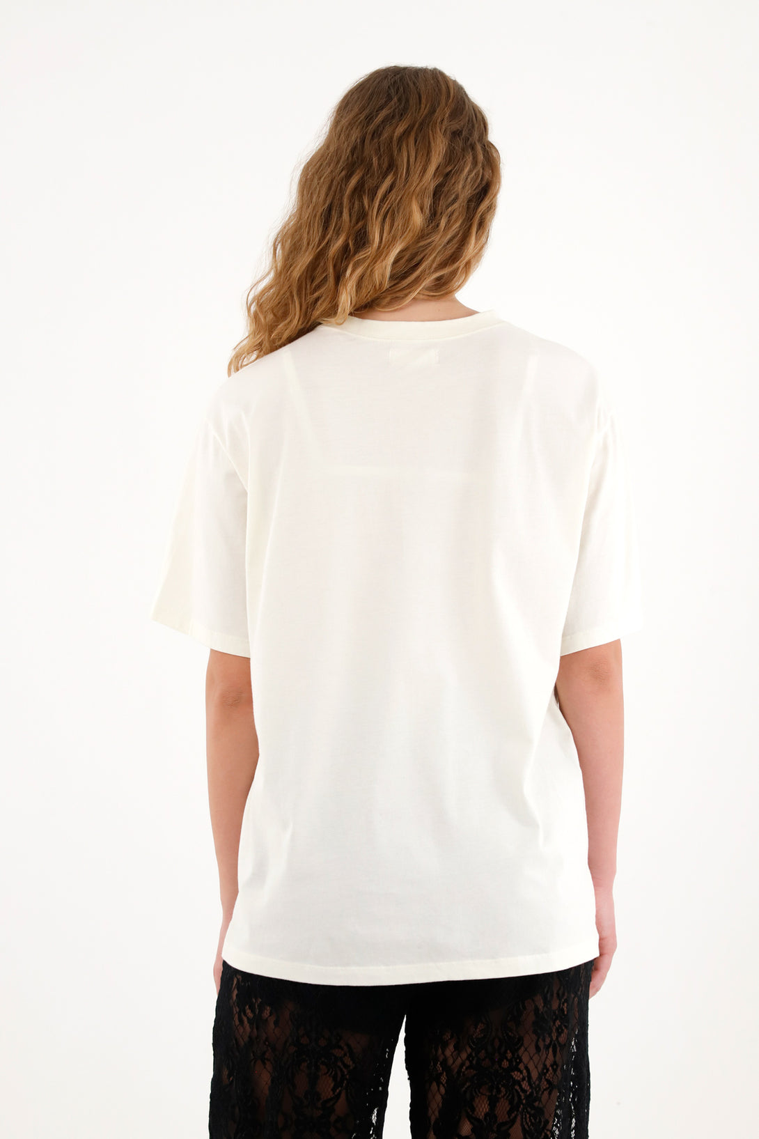 Women's oversized cream basic t-shirt