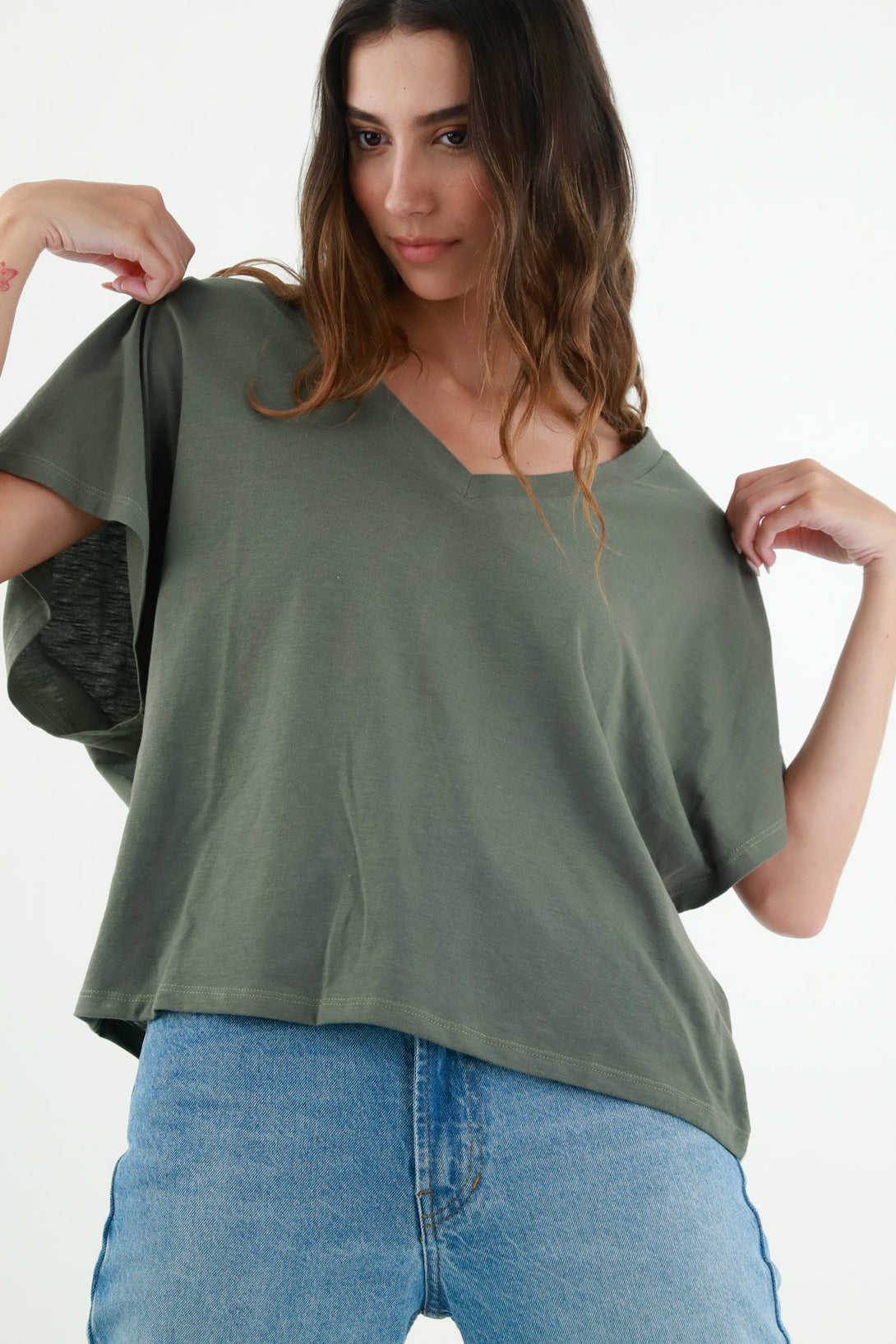 Camiseta verde con escote en V para mujer