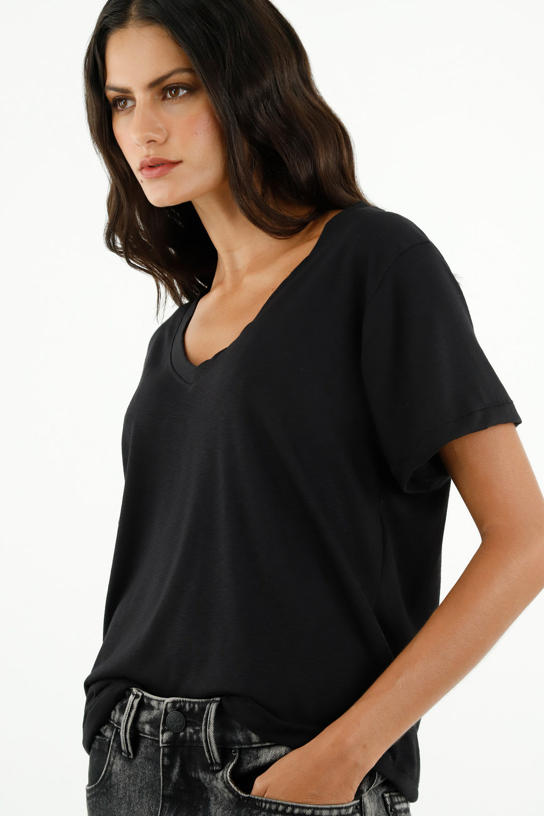 Camiseta con tela texturizada negra para mujer