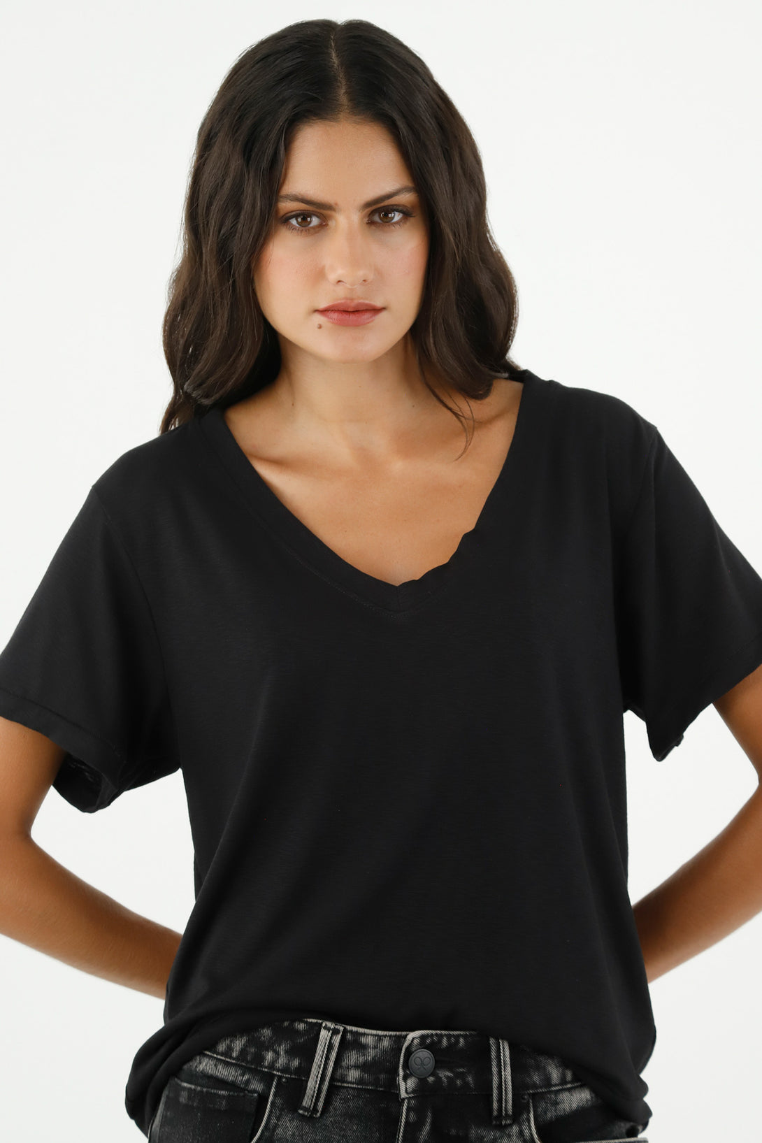 Camiseta con tela texturizada negra para mujer