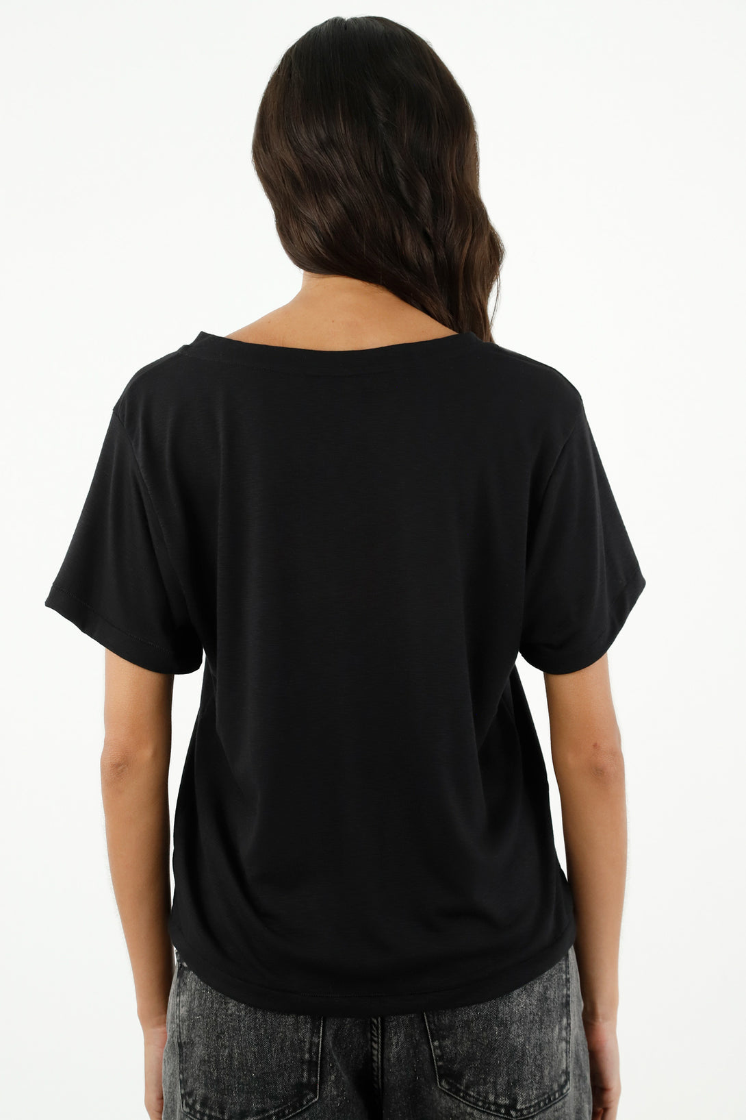 Camiseta con tela texturizada negra para mujer