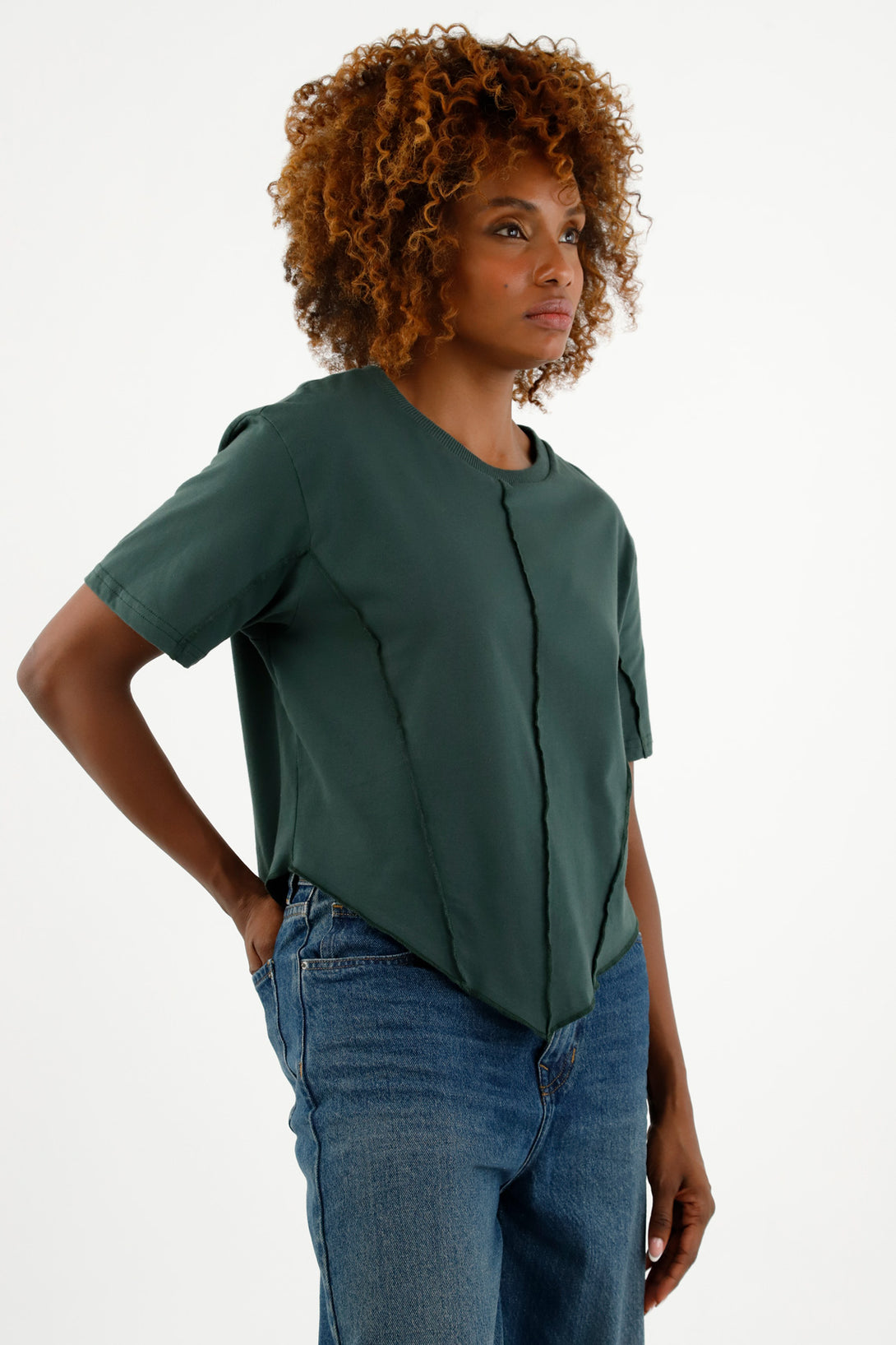 Camiseta verde con corte en frente para mujer