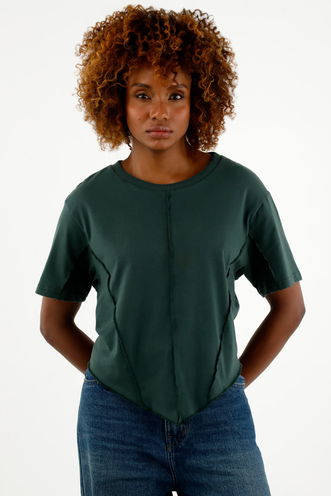 Camiseta verde con corte en frente para mujer