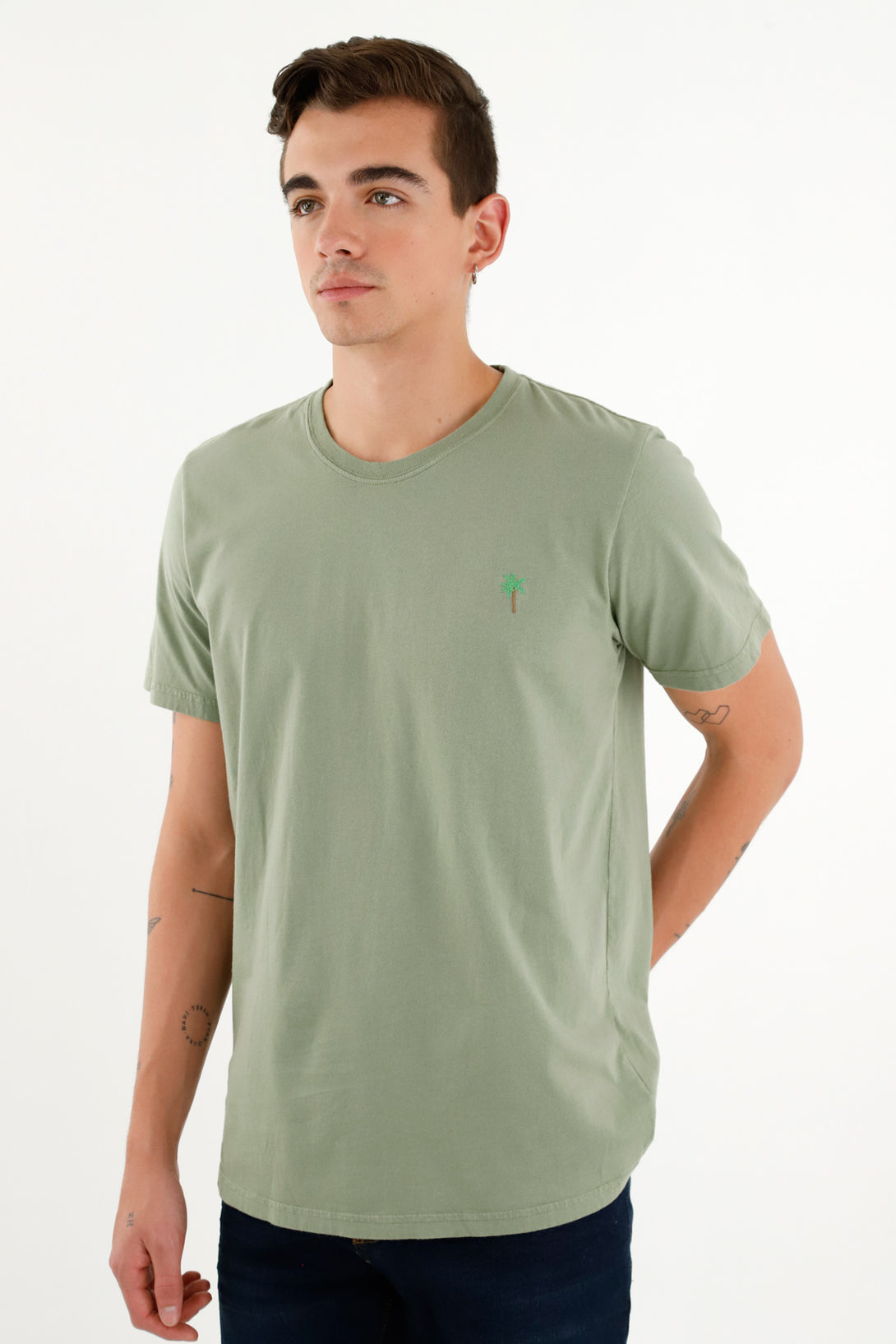 Camiseta verde con mini bordado para hombre