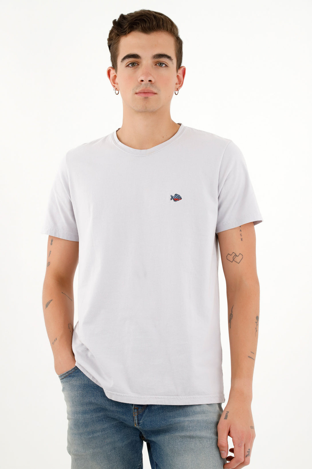 Camiseta gris con mini bordado para hombre