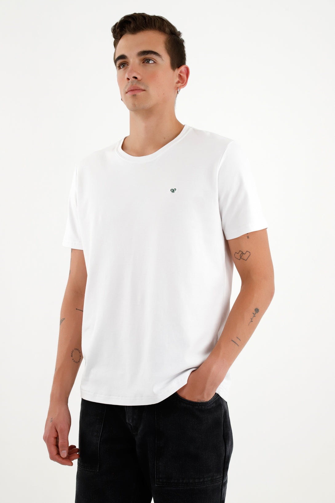 Camiseta blanca con mini raqueta bordada para hombre