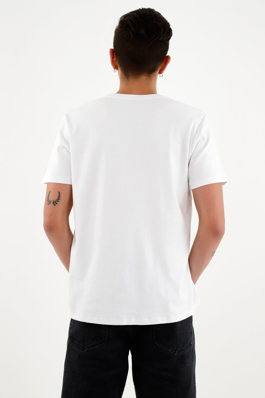 Camiseta blanca con mini raqueta bordada para hombre