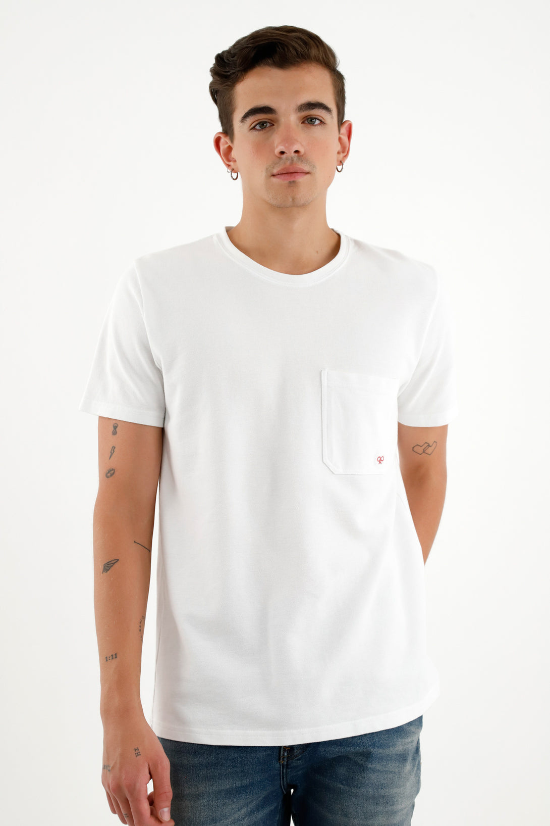 Camiseta con bolsillo de parche blanca para hombre