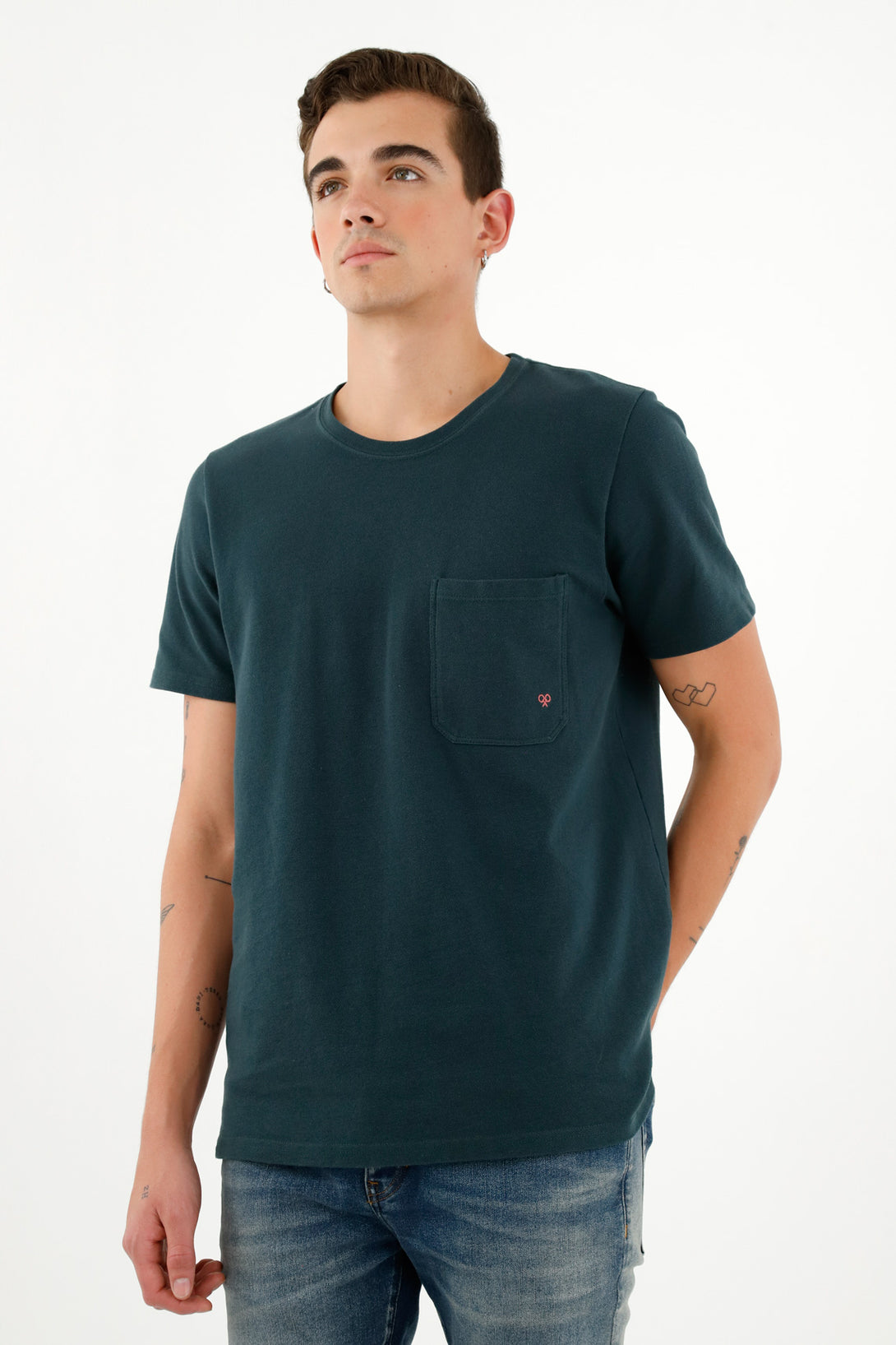 Camiseta con bolsillo de parche verde para hombre