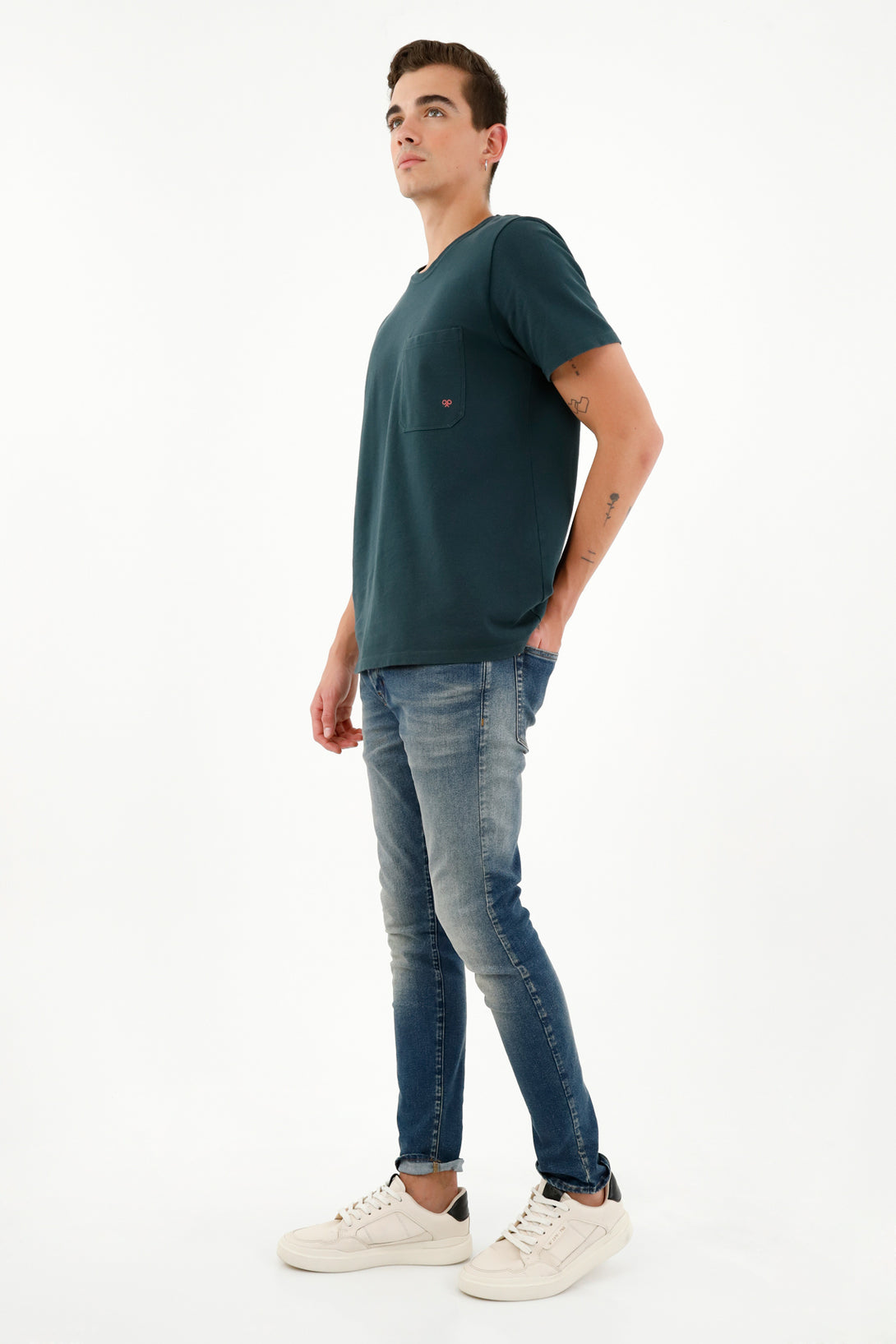 Camiseta con bolsillo de parche verde para hombre